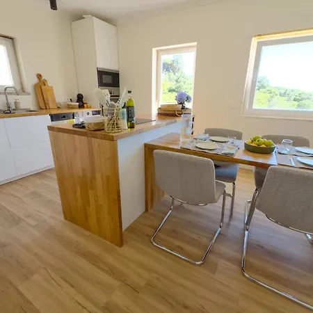 Mave - Cascais Nyaraló *